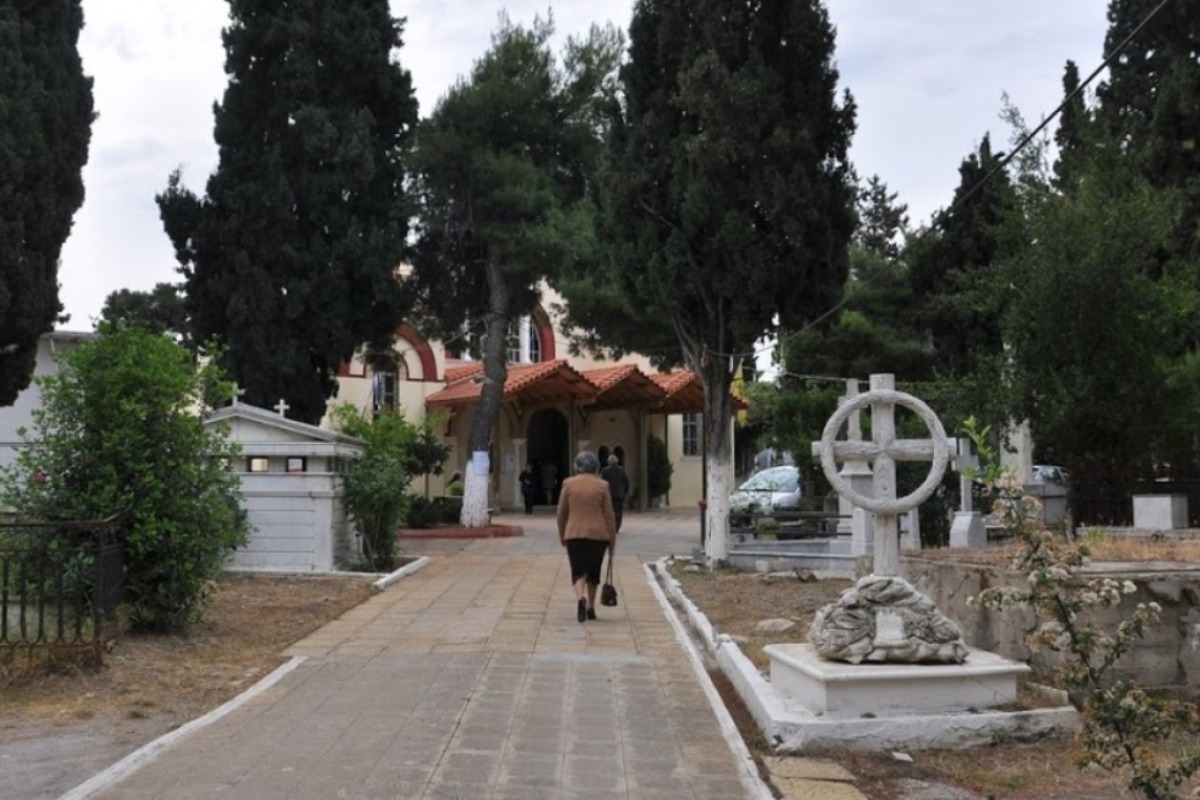 Χαλκίδα: Αιματηρό επεισόδιο σε νεκροταφείο ‑ Πιάστηκαν στα χέρια και του άνοιξε το κεφάλι με φτυάρι