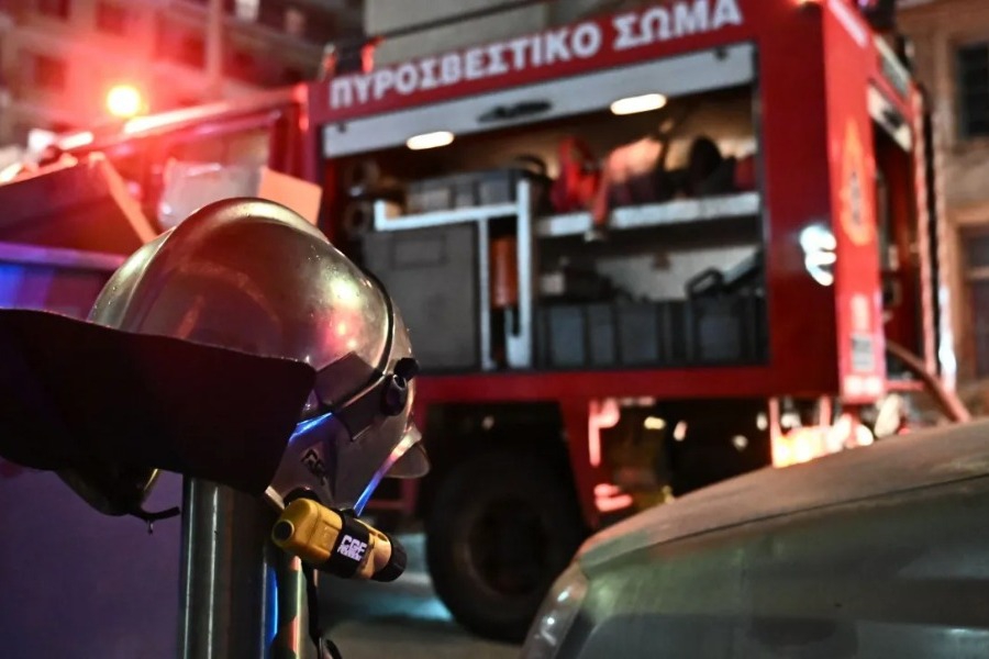 Φωτιά σε διαμέρισμα στο Κολωνάκι: Επί τόπου η Πυροσβεστική - Στο σημείο έχουν σπεύσει 16 πυροσβέστες με 6 οχήματα
