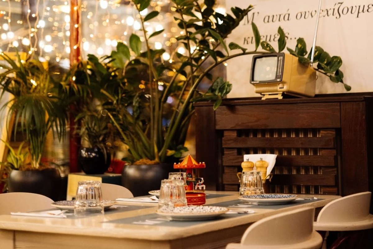 Τα σύγχρονα καφενεία της Θεσσαλονίκης που έχουν γίνει στέκια