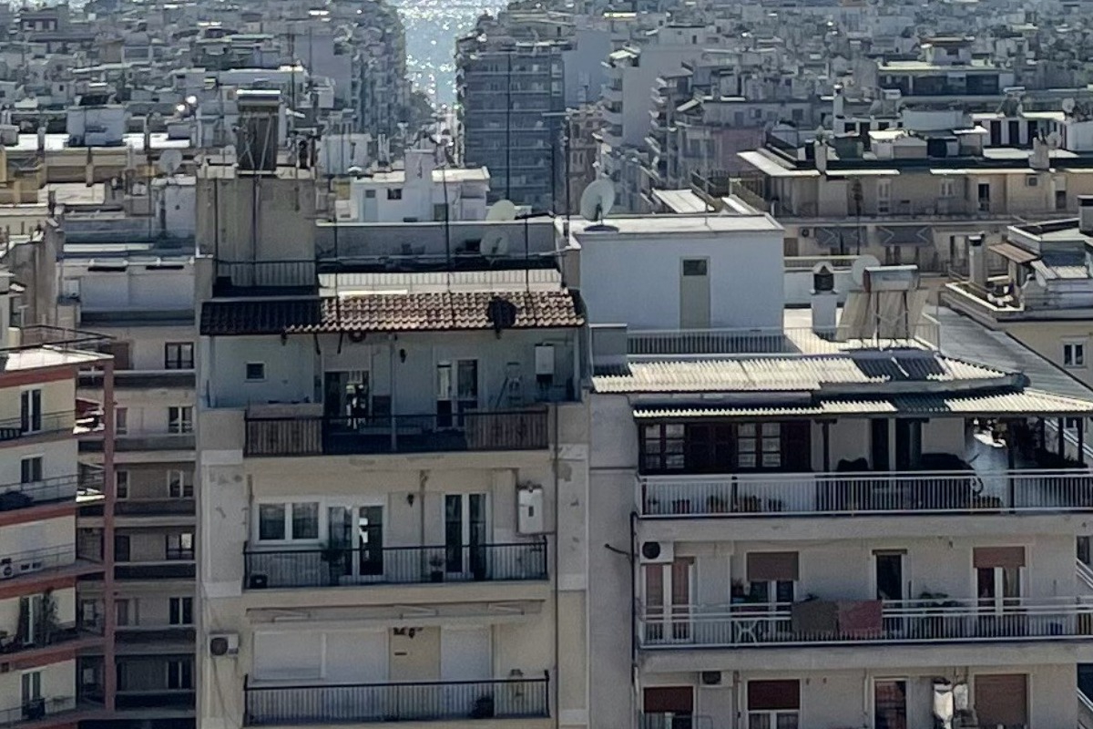 Φονικό στη Θεσσαλονίκη: «Γκρίνιαξε, ήμουν πιεσμένος και τη σκότωσα» λέει ο αδελφός της - Τα πρώτα λόγια του 50χρονου στους αστυνομικούς μετά την τραγωδία στη Χαριλάου