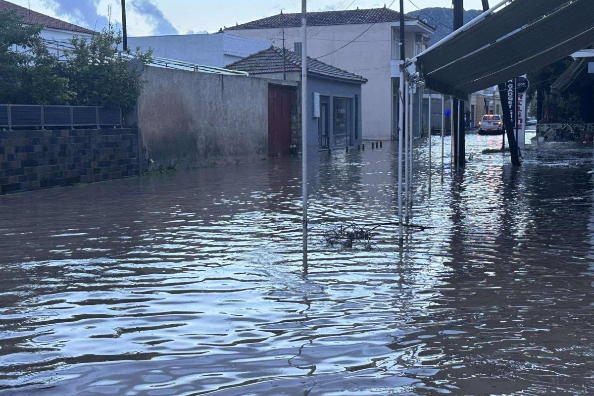 Λέσβος: Προβλήματα από την κακοκαιρία ‑ Πλημμύρισαν δρόμοι και σπίτια σε Καλλονή και Σκάλα