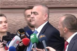 Επίθεση με αυγά και γιαούρτια στον Φρέντι Μπελέρη