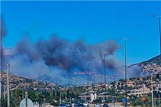 Ανεξέλεγκτη η φωτιά στην Κερατέα: Καίγονται σπίτια, εκκενώθηκαν έξι οικισμοί ‑ Μάχη με τις φλόγες δίνει η Πυροσβεστική
