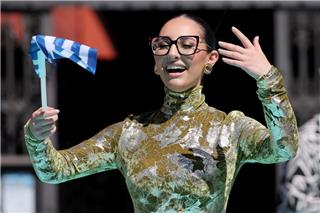 Eurovision 2025: Η εμφάνιση της Klavdia στο Τιρκουάζ Χαλί για την έναρξη της εβδομάδας του διαγωνισμού