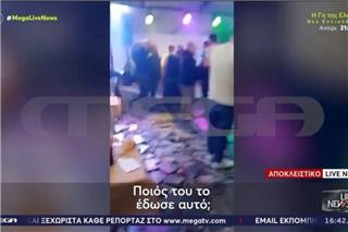 Μουγκοπέτρος: Η στιγμή που οι θαμώνες έψαχναν τα δάχτυλά του
