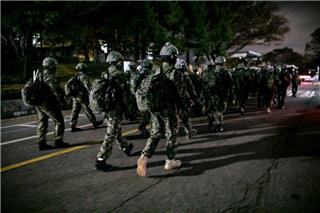 Νότια Κορέα: Ο στρατιωτικός νόμος επέστρεψε μετά από 45 χρόνια για να ανατραπεί σε 3 ώρες