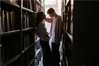 Ερευνα ‑ Gen Z σε κρίση: Γιατί οι νέοι άντρες και γυναίκες ζουν σε… διαφορετικούς κόσμους