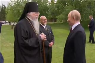 Οι συμβολικές κινήσεις του Βλαντίμιρ Πούτιν στην Αλάσκα εκτός της συνάντησης με τον Τραμπ