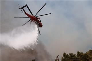 Φωτιά στη Θέρμη, κινητοποίηση της Πυροσβεστικής με 2 αεροπλάνα και 2 ελικόπτερα
