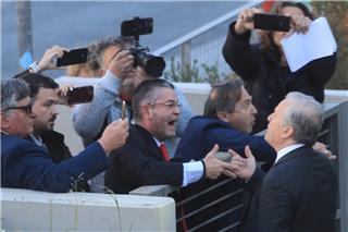 Επεισόδιο έξω από την Πινακοθήκη ‑ Παράνομη κράτηση του βουλευτή Παπαδόπουλου καταγγέλλει ο δικηγόρος του