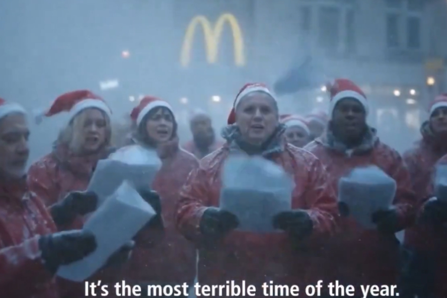 «Είναι ό,τι πιο φρικτό έχω δει»: Σάλος για τη χριστουγεννιάτικη διαφήμιση με ΑΙ της McDonald`s Ολλανδίας
