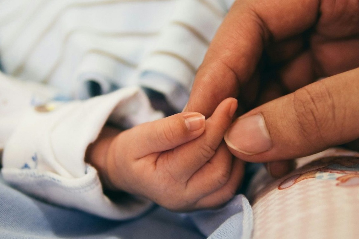 Χριστουγεννιάτικο «θαύμα» στην Ιταλία: Πώς Έλληνας πατέρας χάρισε ζωή στην 11 μηνών κόρη του - Η μεταμόσχευση κρίθηκε αναγκαία, εξαιτίας βαριάς μορφής κύρωσης του ήπατος και δυσλειτουργίας την οποία η μικρή παρουσίαζε, εκ γενετής