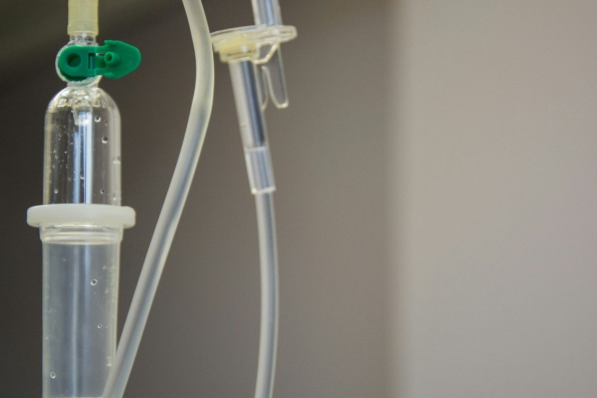 Σοκ στη Γλυφάδα: 69χρονη γυναίκα δέχθηκε άγριο χτύπημα ενώ τάιζε αδέσποτες γάτες - Μία γυναίκα δέχθηκε απρόκλητη και βίαιη επίθεση την ώρα που τάιζε αδέσποτες γάτες στη γειτονιά της. Ο δράστης, που φέρεται να πετάχτηκε ξαφνικά μπροστ