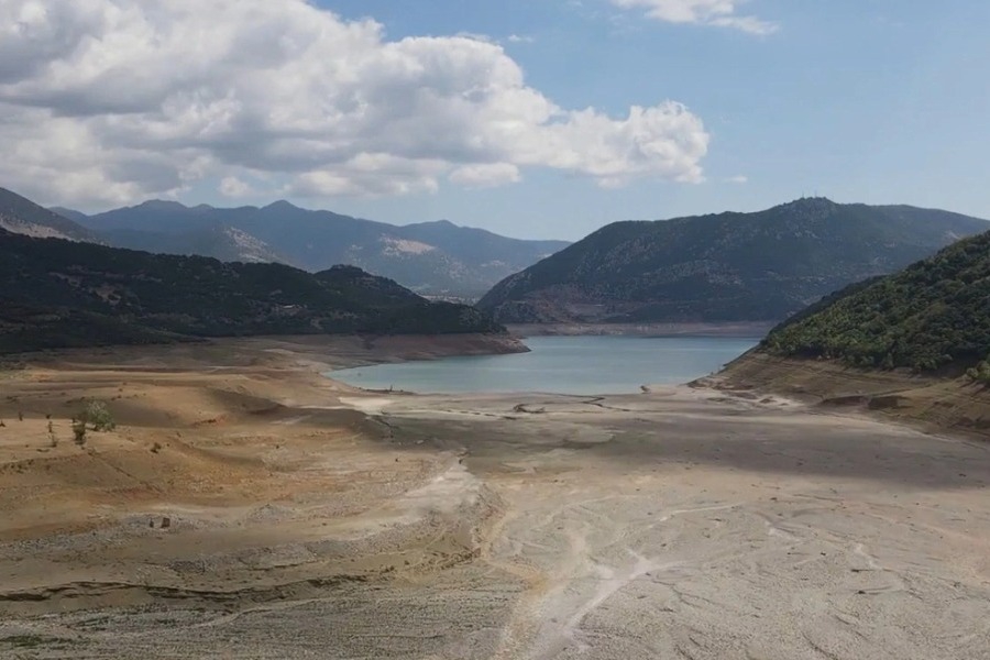 Λειψυδρία: Μειωμένη κατά 44% η έκταση της λίμνης του Μόρνου