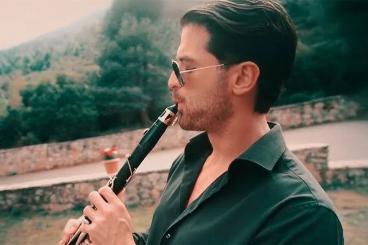 Αρης Μουγκοπέτρος: Σήμερα στον εισαγγελέα μετά τη μήνυση της συζύγου του για ενδοοικογενειακή απειλή, τι ισχυρίζεται ο μουσικός - Η σύλληψη έγινε ανήμερα Χριστούγεννα στην Τρίπολη - Σύμφωνα με πληροφορίες, το ζευγάρι το τελευταίο διάστημα αντιμετώπιζε προβλήματα στη σχέση του και