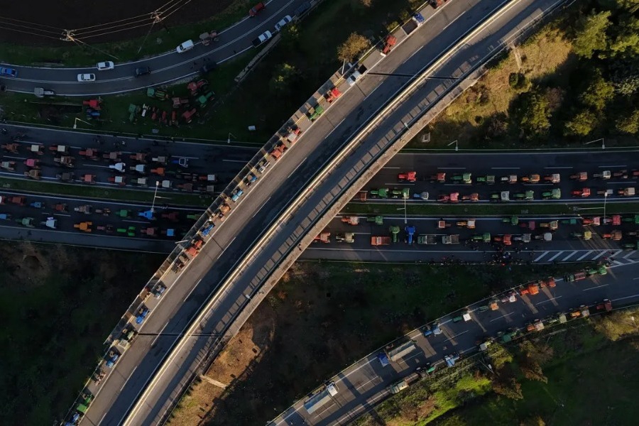 Αυτό είναι το σχέδιο της κυβέρνησης για να «ανοίξουν» τα μπλόκα των αγροτών - Με διατάξεις και πρόστιμα η «απάντηση» στα μπλόκα