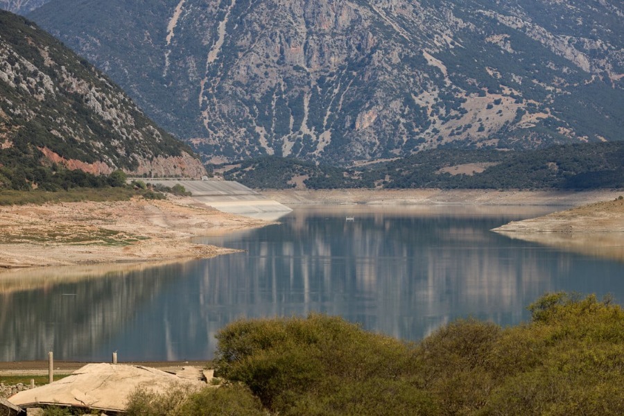 Έκκληση Βρυξελλών στις χώρες της ΕΕ για μείωση κατανάλωσης νερού κατά 10% - Η Ευρωπαϊκή Επιτροπή παρουσιάζει για πρώτη φορά στόχο αποδοτικότητας με φόντο την κλιματική πίεση και τις αυξανόμενες ξηρασίες