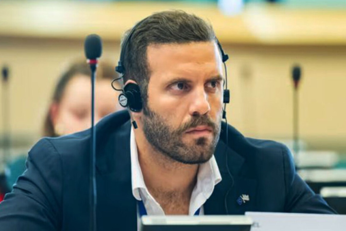 Εκτός ευρωομάδας και προς διαγραφή από τον ΣΥΡΙΖΑ ο Νίκος Παππάς μετά την άγρια επίθεση στον Νίκο Γιαννόπουλο - Η απόφαση του προέδρου του ΣΥΡΙΖΑ, Σωκράτη Φάμελλου, μετά το επεισόδιο στο Στρασβούργο του ευρωβουλευτή με τον δημοσιογράφο