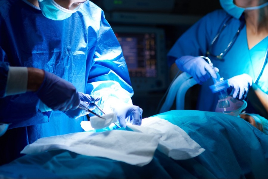 Πρωτοφανής επέμβαση στην Κίνα: Γιατροί «έσωσαν» το αυτί γυναίκας, τοποθετώντας το προσωρινά στο πόδι της