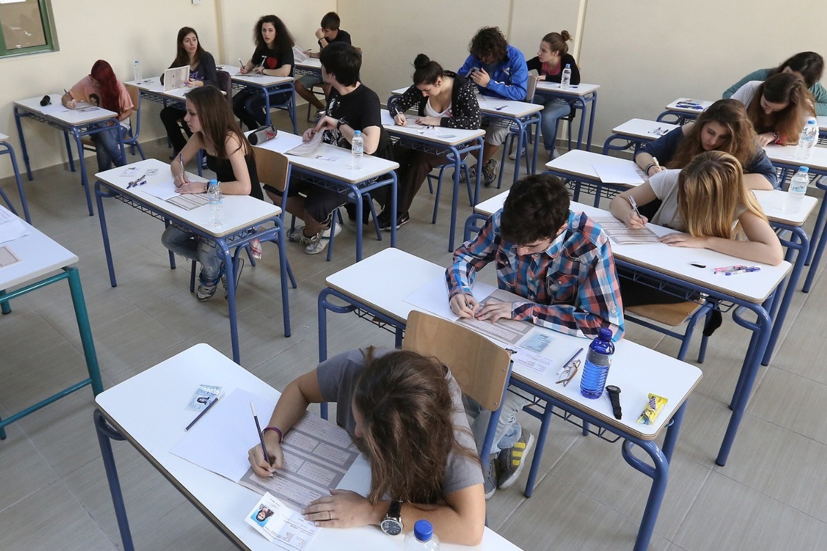 «Ήμουν δημιουργικός, αλλά με πήρε ο ύπνος» - Επικά σχόλια μαθητών την πρώτη μέρα των Πανελληνίων