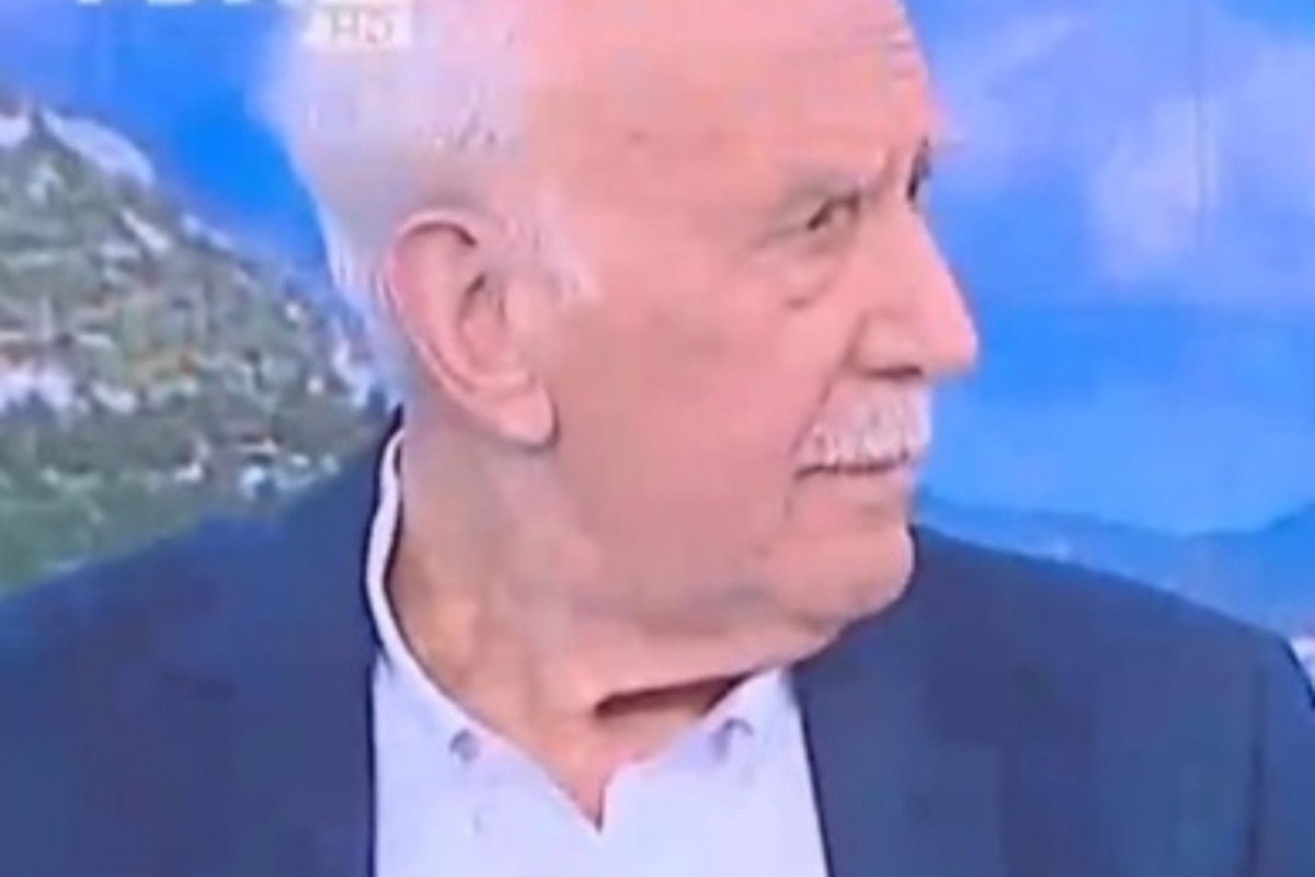 Γκάφα τoυ Γιώργου Παπαδάκη στον «αέρα» του ANT1: Έβγαλε τσιγάρο ενώ νόμιζε πως δεν ήταν στο πλάνο