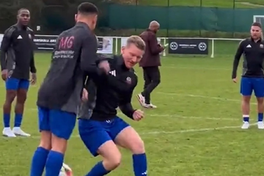 Η ομάδα με πρώην αστέρες της Premier League που ισοπεδώνει αντιπάλους