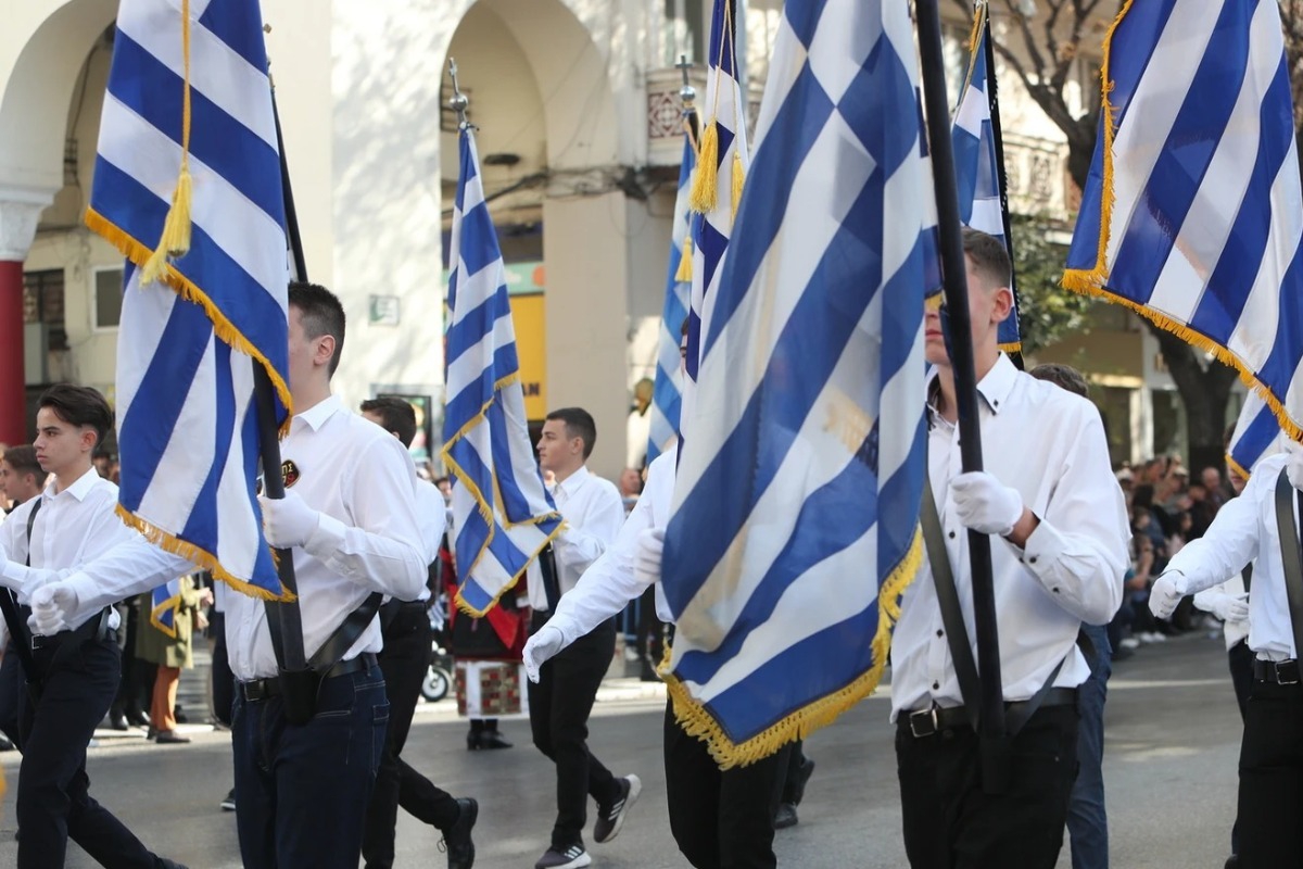 Οργή για τον αποκλεισμό μαθητή με αυτισμό από τη σημαιοφορία στη μαθητική παρέλαση – ΕΣΑμεΑ: «Να διερευνηθούν οι ευθύνες» - «Ο αγώνας για ένα συμπεριληπτικό σχολείο που θα σέβεται και θα μορφώνει όλους τους μαθητές είναι συνεχής και αδιάκοπος»