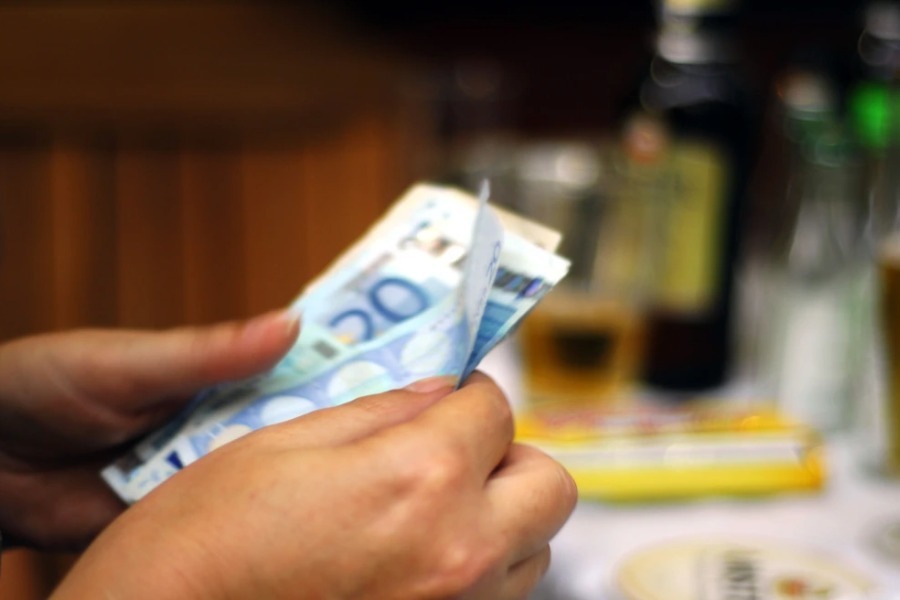 Έρχονται δύο νέα επιδόματα το φθινόπωρο: Ποιοι είναι οι δικαιούχοι και πώς θα τα λάβουν - Ποιες κατηγορίες θα λάβουν το επίδομα των 250 ευρώ