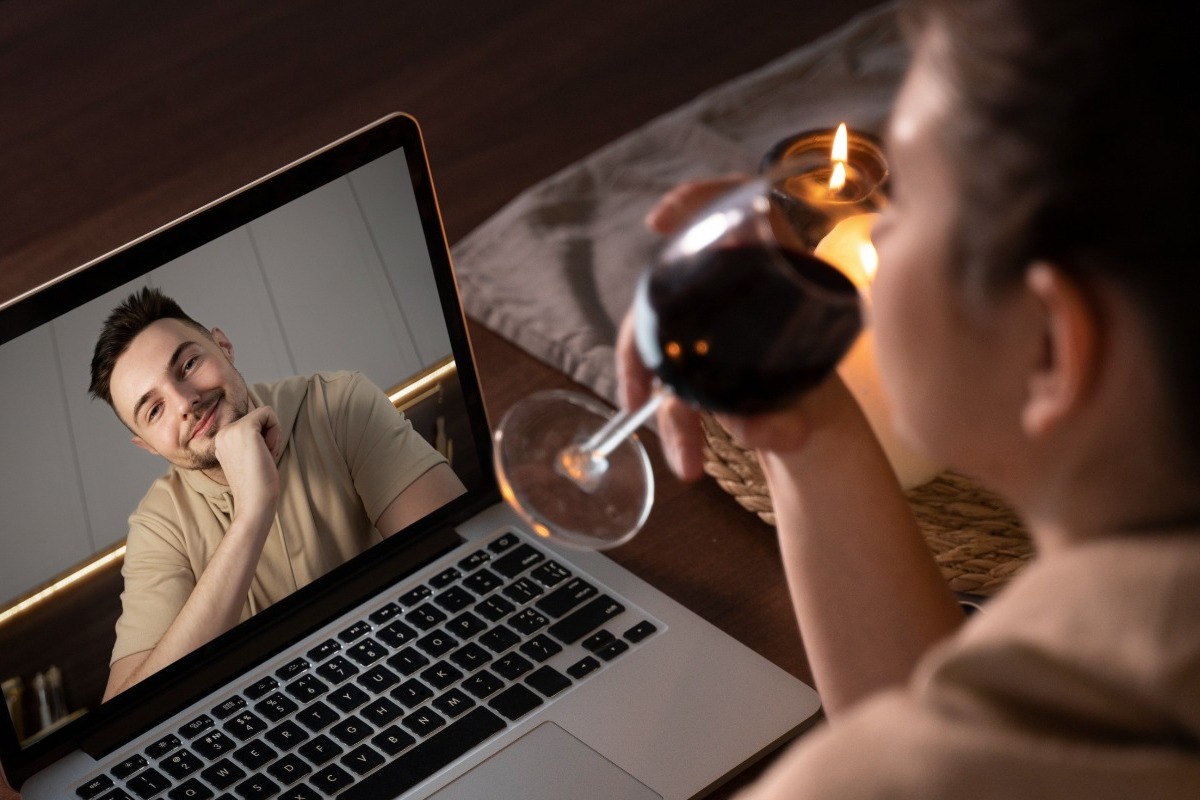 Πόσο σίγουροι είστε ότι φλερτάρετε με άνθρωπο στο ίντερνετ;