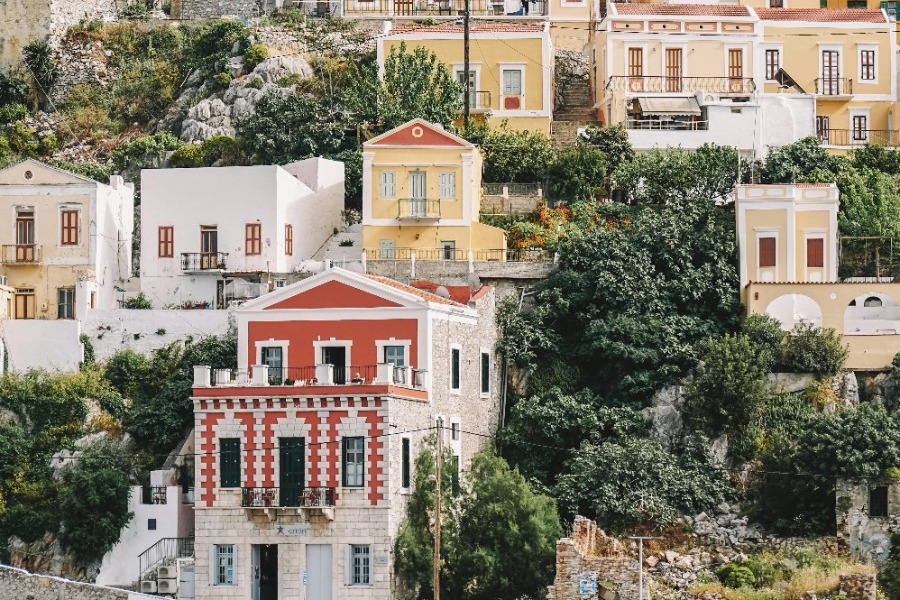Μετά τη Σύμη, ακόμη δύο νησιά εξετάζουν εισιτήριο στους τουρίστες της μίας μέρας – Η τιμή του