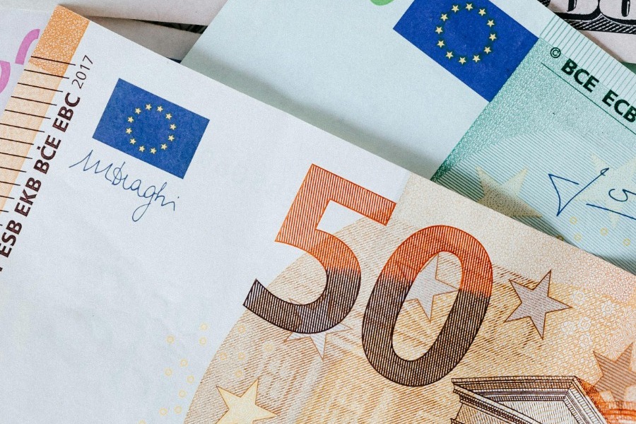 ΔΕΘ ‑ Επίδομα 250 ευρώ: Αδιαπραγμάτευτο το ποσό ‑ Πιθανό «άνοιγμα» των δικαιούχων