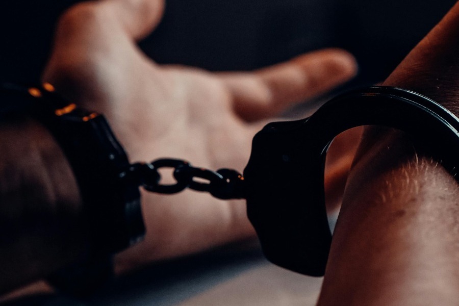 Προφυλακίστηκε ο 20χρονος γιος επιχειρηματία που εμβόλισε αστυνομικό ‑ Τι ανέφερε στην απολογία
