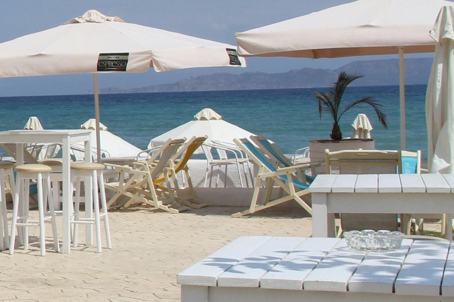 Παραλίες: 11.500 καταγγελίες στο «MyCoast» για παραβάσεις