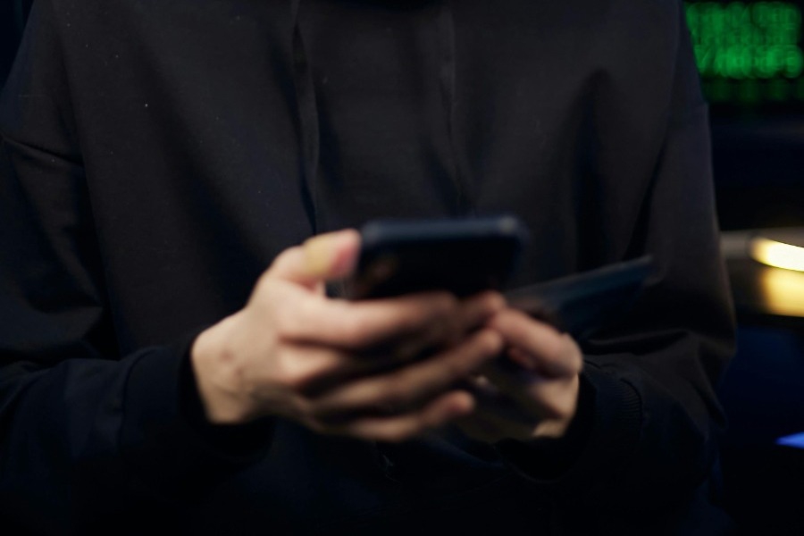 Πώς την πάτησαν δύο Ελληνίδες από...πρίγκιπα του Facebook – Και δεν είναι οι μόνες