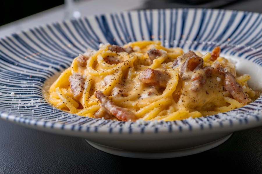 Explainer: Γιατί ξέσπασε διπλωματικός… πόλεμος για μια καρμπονάρα στο Ευρωκοινοβούλιο;