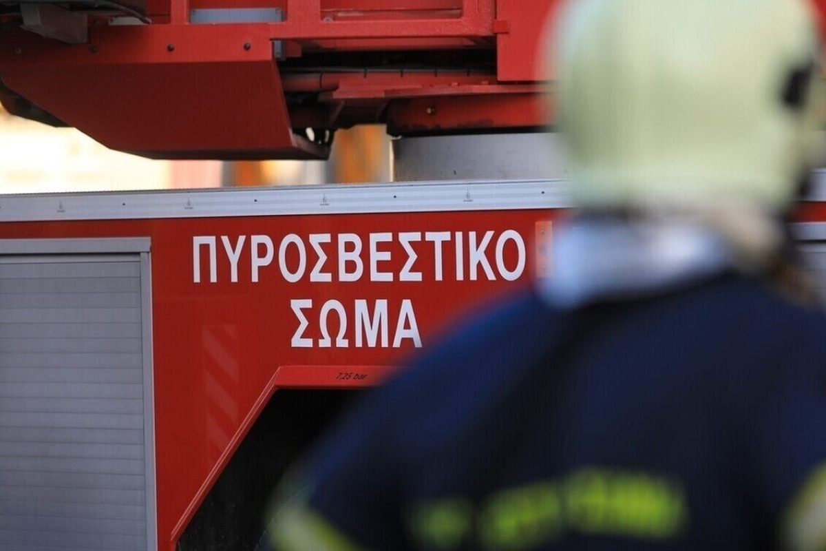 Όχημα τυλίχθηκε στις φλόγες στην Αττική Οδό στο ρεύμα προς Αεροδρόμιο‑ Με δυσκολία η κυκλοφορία