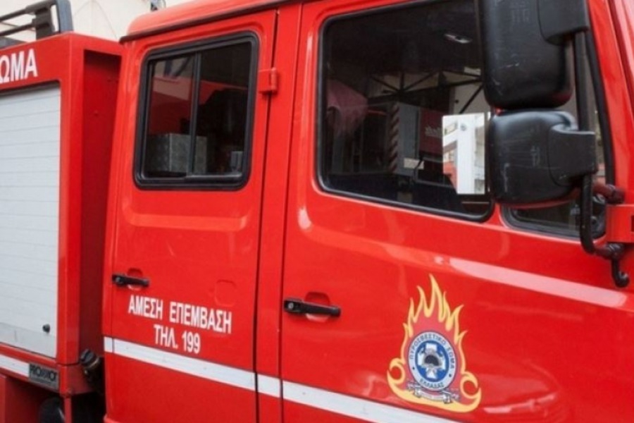 Μεγάλη φωτιά σε εργοστάσιο στη Ριτσώνα - 112 για τους πυκνούς καπνούς
