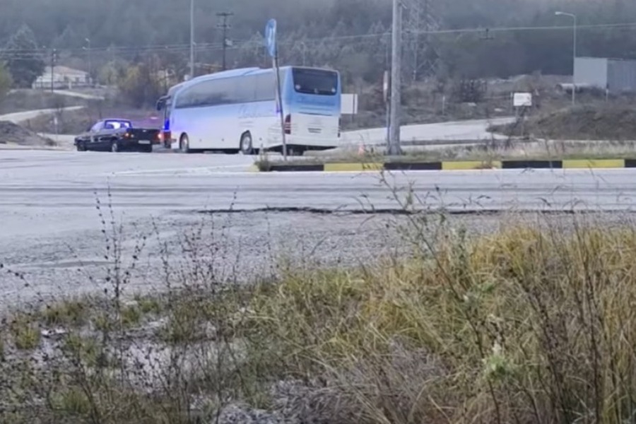 Κοζάνη: Εκτροπή λεωφορείου με 58 εργαζόμενους ‑ Νεκρός ο οδηγός από ανακοπή