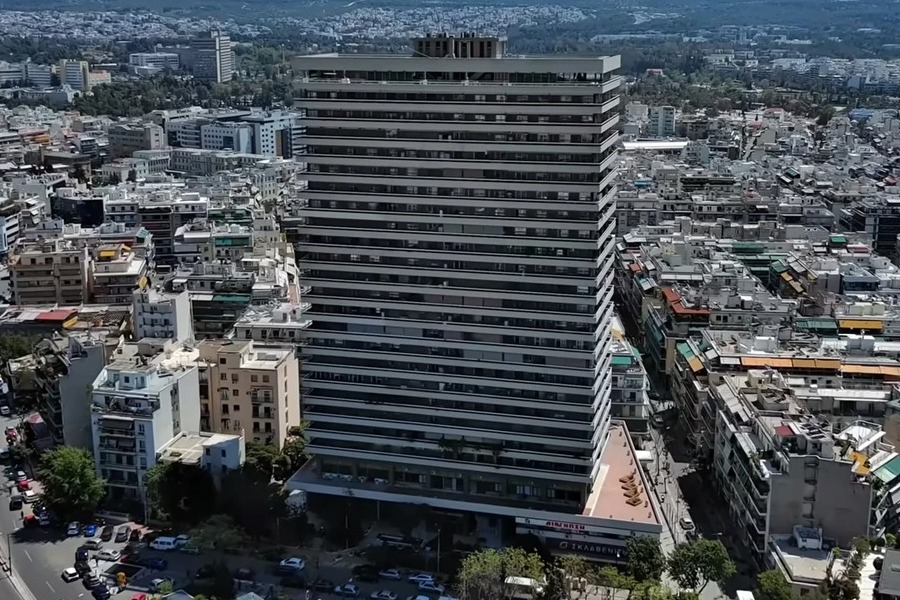 Συναγερμός στους Αμπελόκηπους: Ανδρας έπεσε από τον 24ο όροφο του Πύργου «Απόλλων» - Σύμφωνα με τις πρώτες πληροφορίες πρόκειται για Έλληνα γεννημένο το ‘81