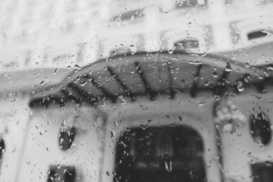 Επιμένουν οι καταιγίδες και σήμερα, πού θα «ανοίξουν οι ουρανοί»