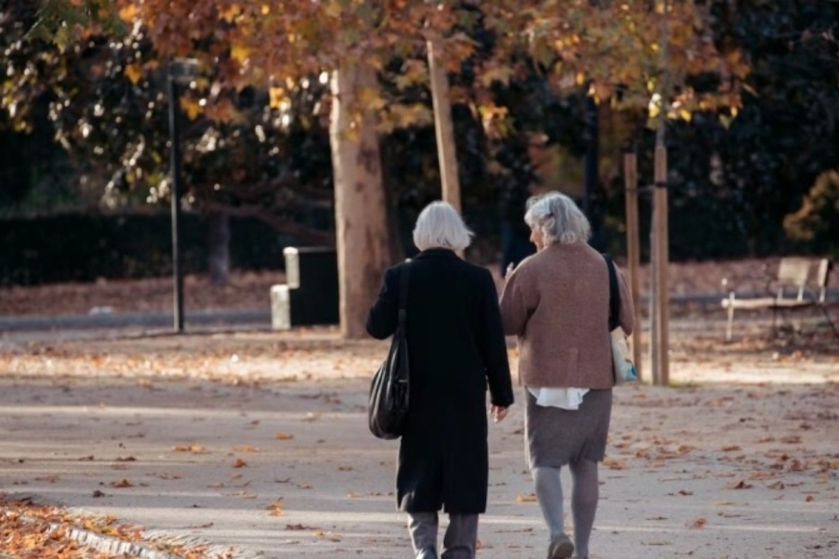 87χρονη εργάζεται σε δύο δουλειές για 10 ευρώ την ώρα: «Δεν μπορώ ακόμη να συνταξιοδοτηθώ» - Στα 87 της, η Ρεβέκκα συνεχίζει να εργάζεται σε δύο δουλειές στη Νέα Ορλεάνη για μόλις 10 ευρώ την ώρα, προσπαθώντας να αποπληρώσει χρέη και να καλύψε