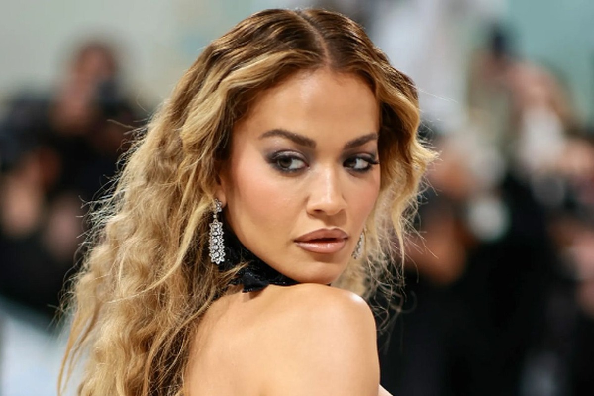Rita Ora: Η topless φωτογραφία που «τρέλανε» το Instagram