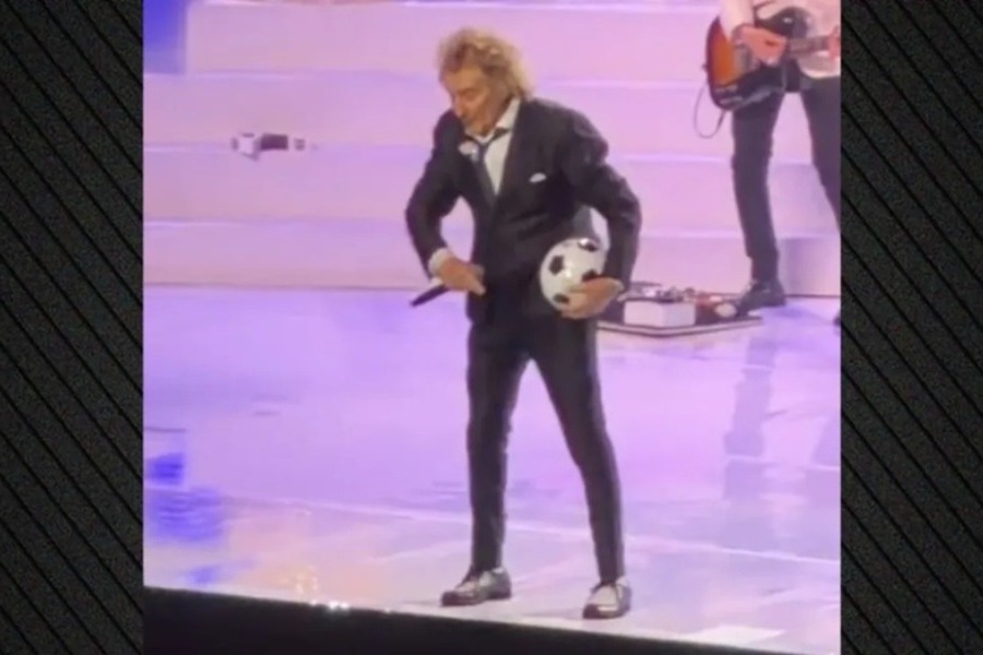 Εκνευρισμένος ο Ροντ Στιούαρτ με θεατή στη συναυλία του στην Αθήνα: Χαλάς το σόου, φύγε από τη μέση, του είπε