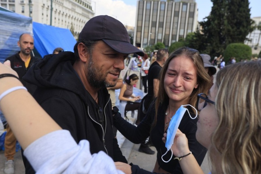 Τέμπη: Αρνείται κάθε ιατροφαρμακευτική φροντίδα ο Πάνος Ρούτσι – Αναβάλλεται η εκταφή του γιου του