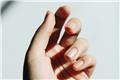 Πώς να σώσεις τα ξεφλουδισμένα, αδύναμα νύχια σου