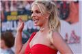 Britney Spears: Τρόμαξε με νέο βίντεο στο οποίο βγάζει το μπικίνι της.