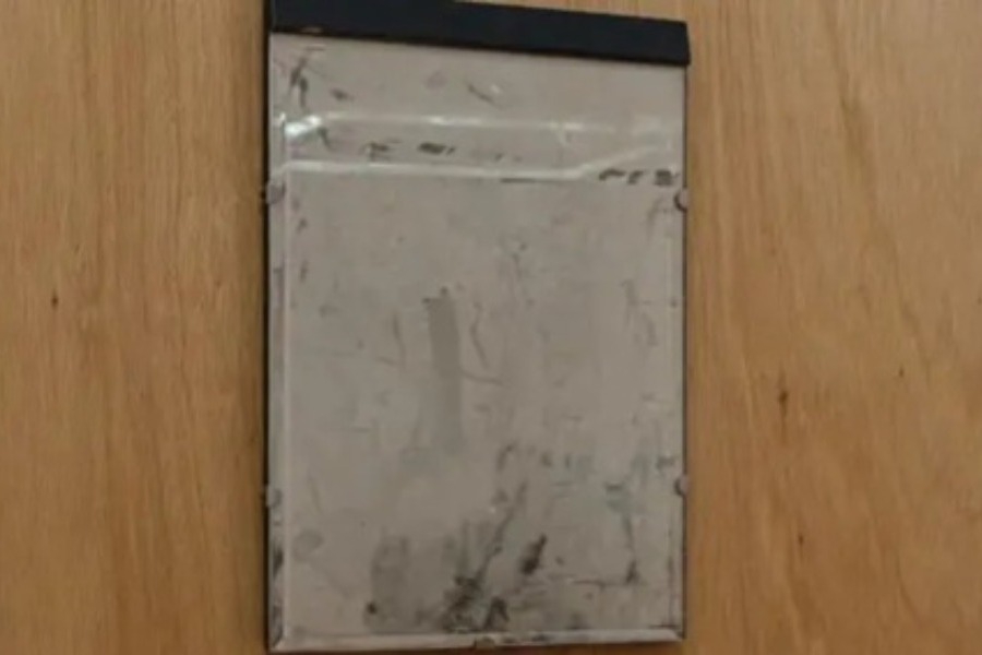 Μοιραίο «καθάρισμα»: Καθαρίστρια καταστρέφει έργο τέχνης 40 ετών στην Ταϊβάν!