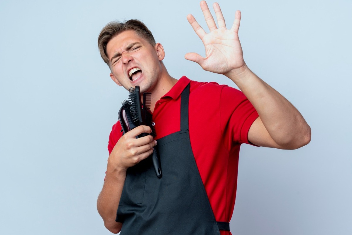 Γιατί οι επιστήμονες λένε ότι πρέπει να τραγουδάμε περισσότερο, ακόμη κι αν είμαστε φάλτσοι