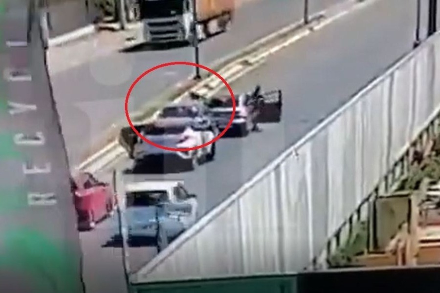 Βίντεο ντοκουμέντο με τη σύλληψη του 36χρονου μαφιόζου – Τον ακινητοποίησαν στη μέση του δρόμου