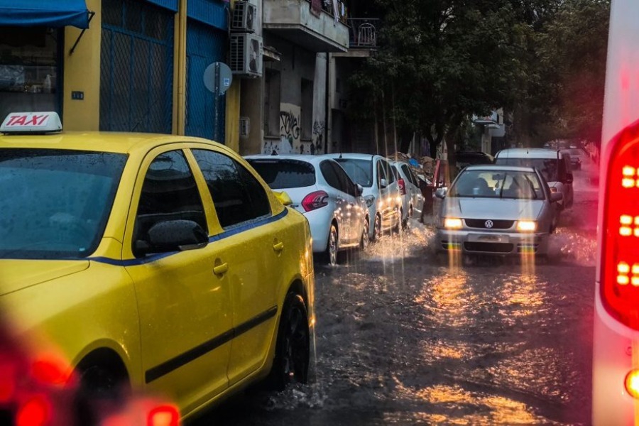 Ανεστάλη η απεργία των ταξί λόγω της κακοκαιρίας Byron ‑ Κανονικά στους δρόμους